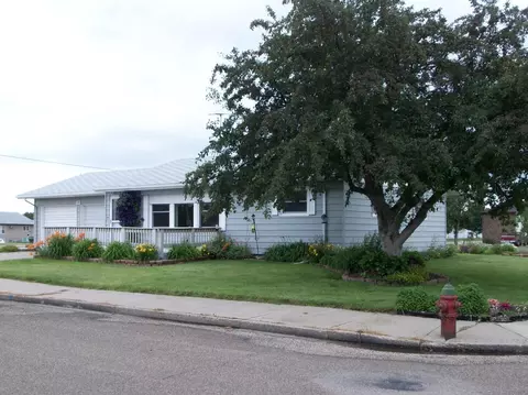 1101 13th Ave W, Williston, ND 58801 photo 2