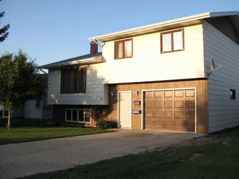 906 University Ave, Williston, ND 58801 photo 1