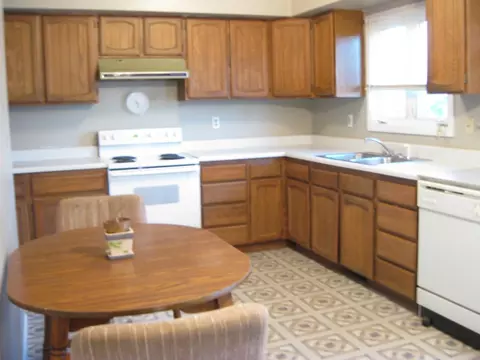 906 University Ave, Williston, ND 58801 photo 2