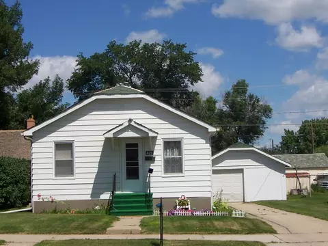 420 4th St W, Williston, ND 58801 photo 1