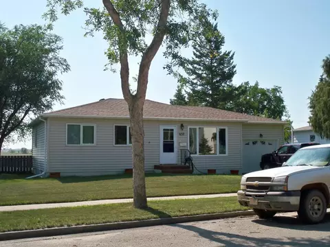 637 17th Ave W, Williston, ND 58801 photo 1