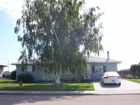 1220 13th Ave W, Williston, ND 58801 photo 1