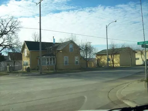 21 2nd Ave E, Williston, ND 58801 photo 1