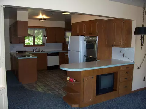 411 13th St E, Williston, ND 58801 photo 2