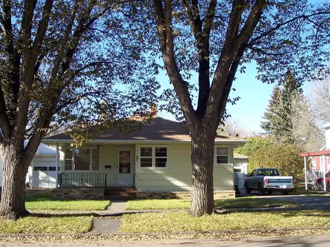 805 3rd Ave W, Williston, ND 58801 photo 1