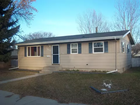 1614 10th Ave W, Williston, ND 58801 photo 1