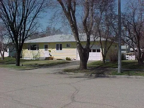 1714 4th St W, Williston, ND 58801 photo 1
