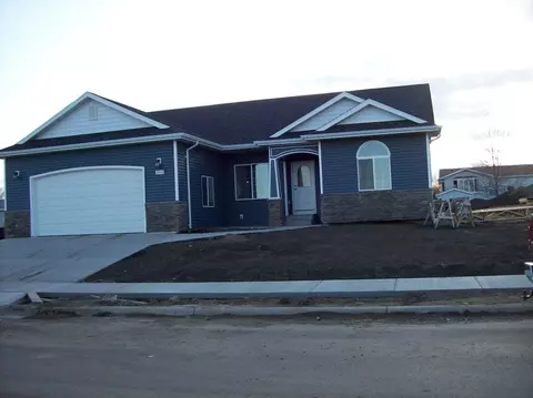 2505 12th Ave W, Williston, ND 58801 photo 1