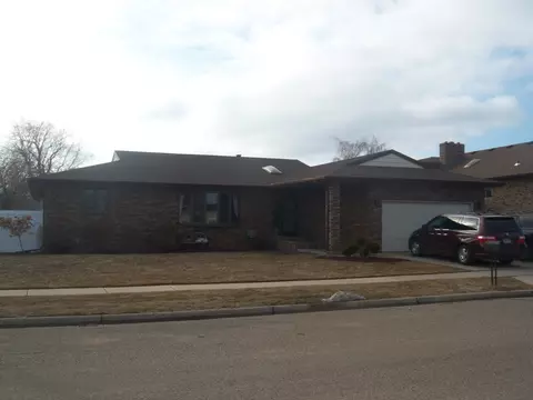 2205 2nd Ave E, Williston, ND 58801 photo 1