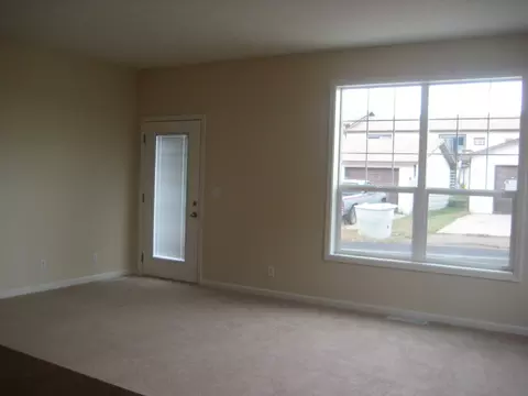 3123 17th Ave W, Williston, ND 58801 photo 2