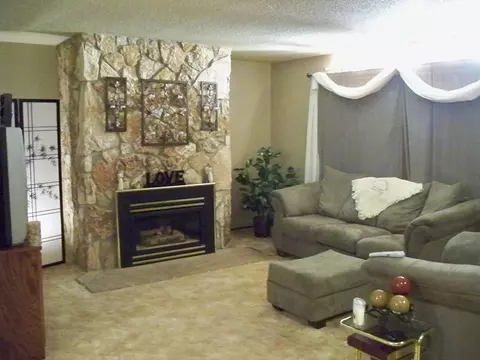 709 22nd St E, Williston, ND 58801 photo 2