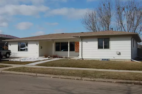 2123 1st Ave E, Williston, ND 58801 photo 1