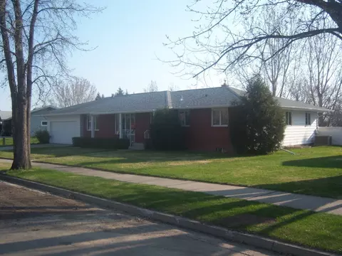 1322 E Hillcourt, Williston, ND 58801 photo 1