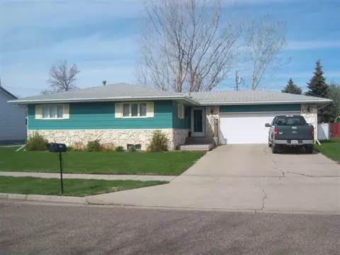 2109 2nd Ave E, Williston, ND 58801 photo 1