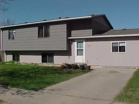 2305 University Ave, Williston, ND 58801 photo 1
