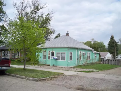 416 4th Ave W, Williston, ND 58801 photo 2