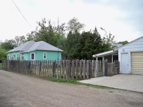 416 4th Ave W, Williston, ND 58801 photo 3