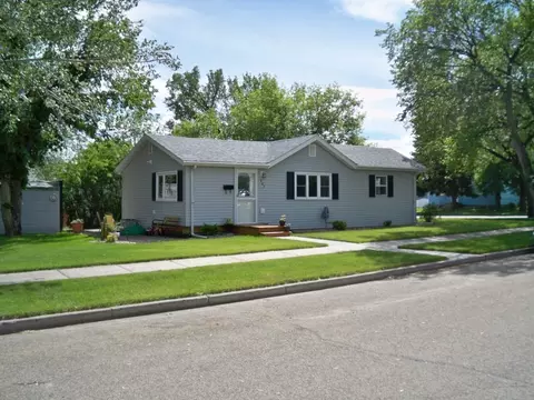 907 5th St W, Williston, ND 58801 photo 2