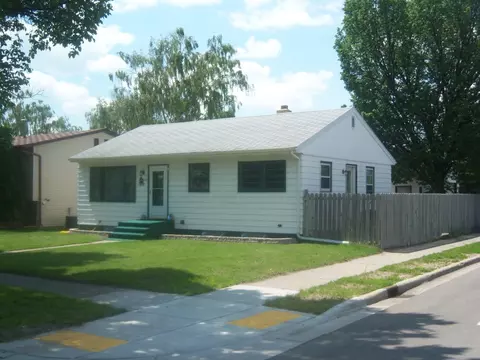 2121 3rd Ave E, Williston, ND 58801 photo 1