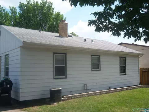 2121 3rd Ave E, Williston, ND 58801 photo 2