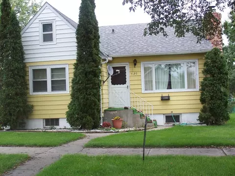 420 Eighth Ave W, Williston, ND 58801 photo 2