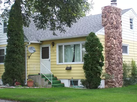 420 Eighth Ave W, Williston, ND 58801 photo 1