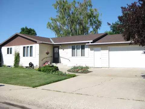2113 7th Ave E, Williston, ND 58801 photo 1