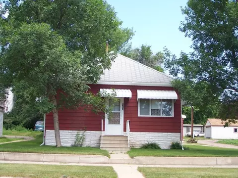 214 6th St W, Williston, ND 58801 photo 1