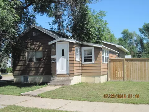 724 6th Ave W, Williston, ND 58801 photo 1