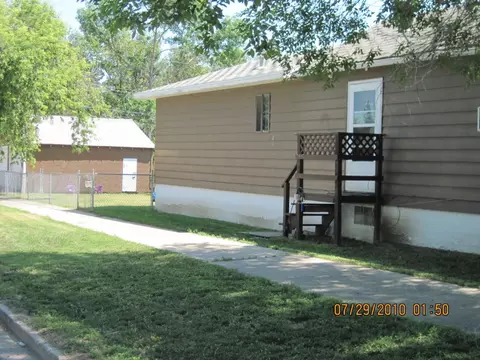 724 6th Ave W, Williston, ND 58801 photo 2