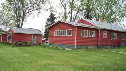 303 Lawrence Ave, Epping, ND 58843 photo 1