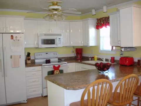 1830 27th St W, Williston, ND 58801 photo 3