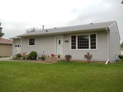 509 13th Ave W, Williston, ND 58801 photo 1