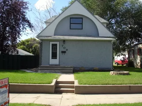 709 8th Ave W, Williston, ND 58801 photo 1