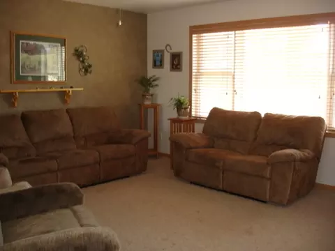 1447 46th St W, Williston, ND 58801 photo 4