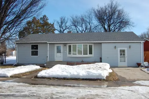 612 10th Ave W, Williston, ND 58801 photo 1