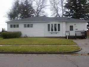 807 17th Ave W, Williston, ND 58801 photo 1