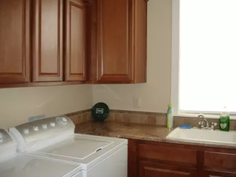 2000 Dublin Ln, Williston, ND 58801 photo 5