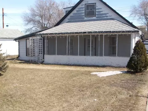 114 2nd Ave E, Williston, ND 58801 photo 2