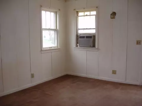 916 6th Ave E, Williston, ND 58801 photo 3