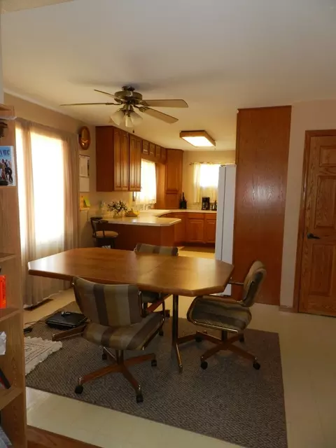 212 20th St E, Williston, ND 58801 photo 6