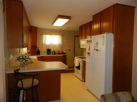 212 20th St E, Williston, ND 58801 photo 2