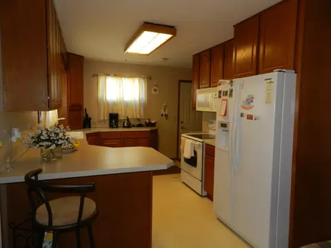 212 20th St E, Williston, ND 58801 photo 3