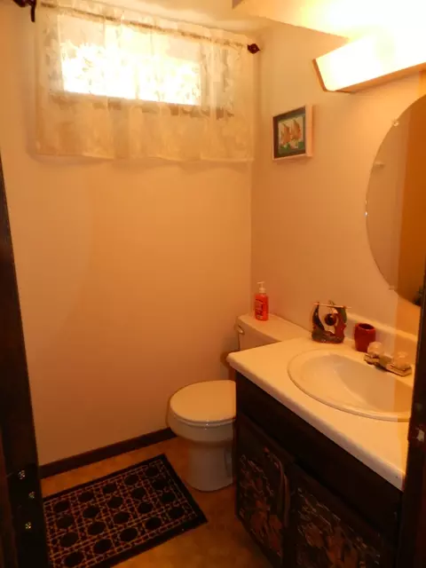 212 20th St E, Williston, ND 58801 photo 17