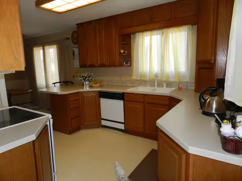 212 20th St E, Williston, ND 58801 photo 4