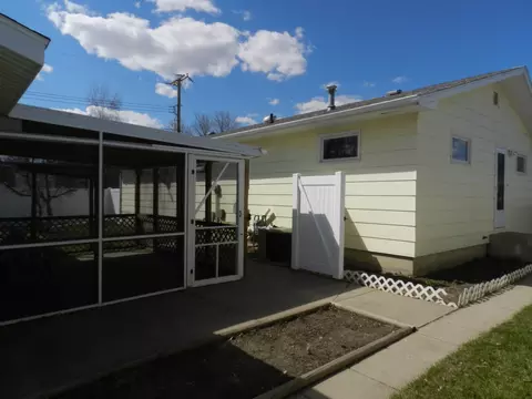 212 20th St E, Williston, ND 58801 photo 27