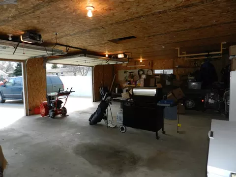 212 20th St E, Williston, ND 58801 photo 23