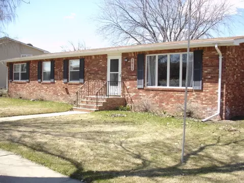 1811 Sioux St, Williston, ND 58801 photo 1