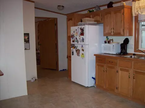 813 28th St W, Williston, ND 58801 photo 3