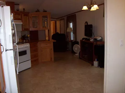 813 28th St W, Williston, ND 58801 photo 5
